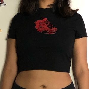 Red dragon black crop top teen girl emo street wear street fashion 00s Y2k